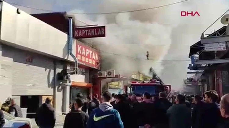 Zeytinburnu Demirciler Sitesi'nde İş Yerinde Yangın Çıktı