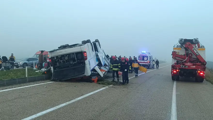 Feci Kaza Adana’yı Yasa Boğdu Yolcu Otobüsü Devrildi 2 Ölü 19 Yaralı Feci Kaza Adana’yı Yasa Boğdu Yolcu Otobüsü Devrildi 2 Ölü 19 Yaralı