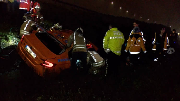 Pendik’te Feci Kaza Taksi Su Kanalına Uçtu 3 Kişi Hayatını Kaybetti
