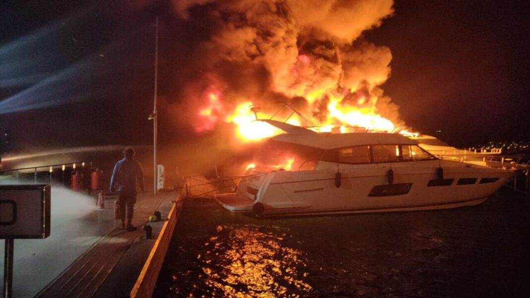Geceyi Alevler Yuttu: Bodrum Marinada 7 Lüks Yatlar Kül Oldu Geceyi Alevler Yuttu: Bodrum Marinada 7 Lüks Yatlar Kül Oldu