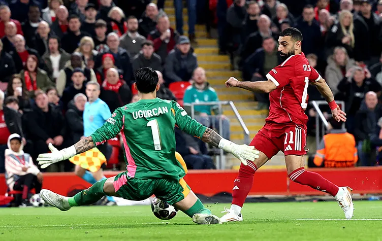 Uğurcan Çakır Premier Lig Devlerinin Radarına Girdi Uğurcan Çakır Premier Lig Devlerinin Radarına Girdi