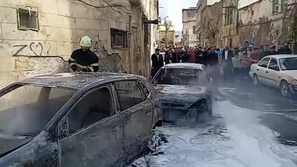 Şanlıurfa’da Elektrik Panosu Alev Aldı Park Halindeki 3 Araç Zarar Gördü