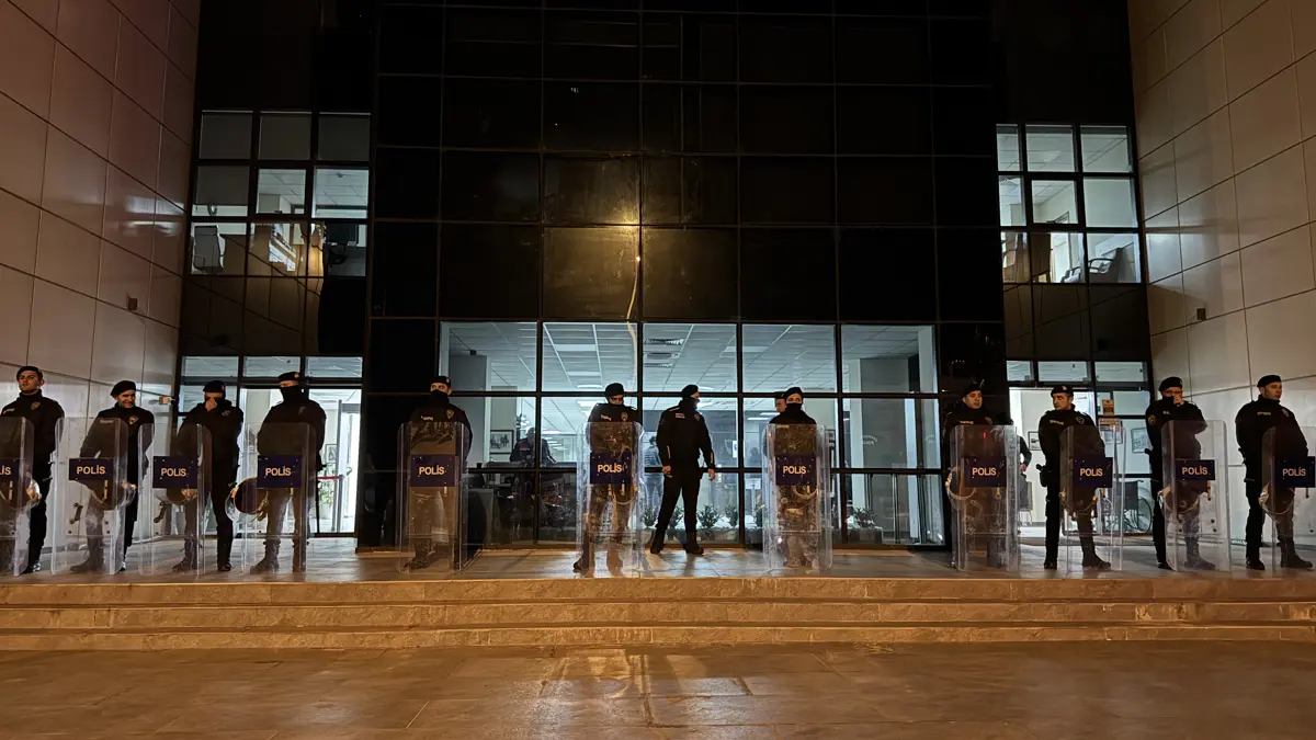 CHP’li Belediyelere Rüşvet Ve Usulsüzlük Operasyonu 14 Kişi Gözaltına Alındı