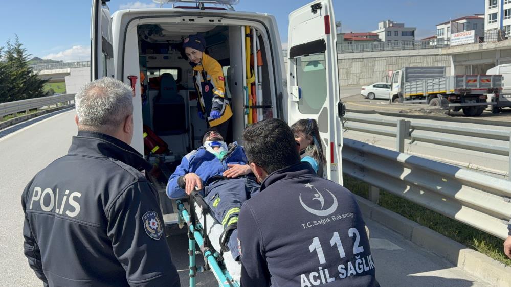 Tamire Götürülen Araç Yolda Kaza Yaptı Sürücü Yaralandı