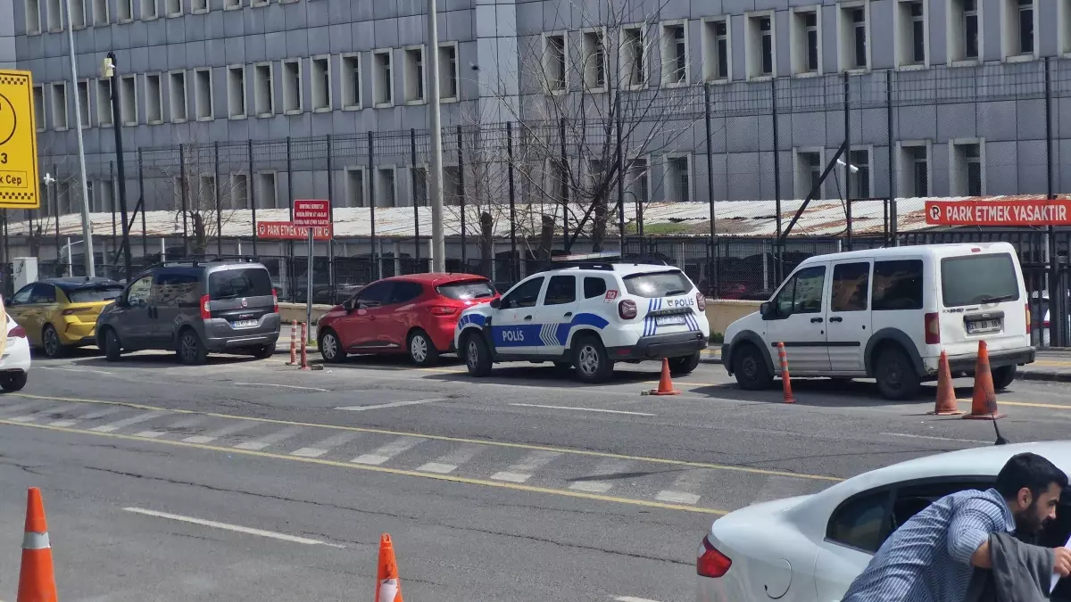Adliye Bahçesinde Dehşet Boşanma Tartışması Bıçaklı Savaşa Döndü