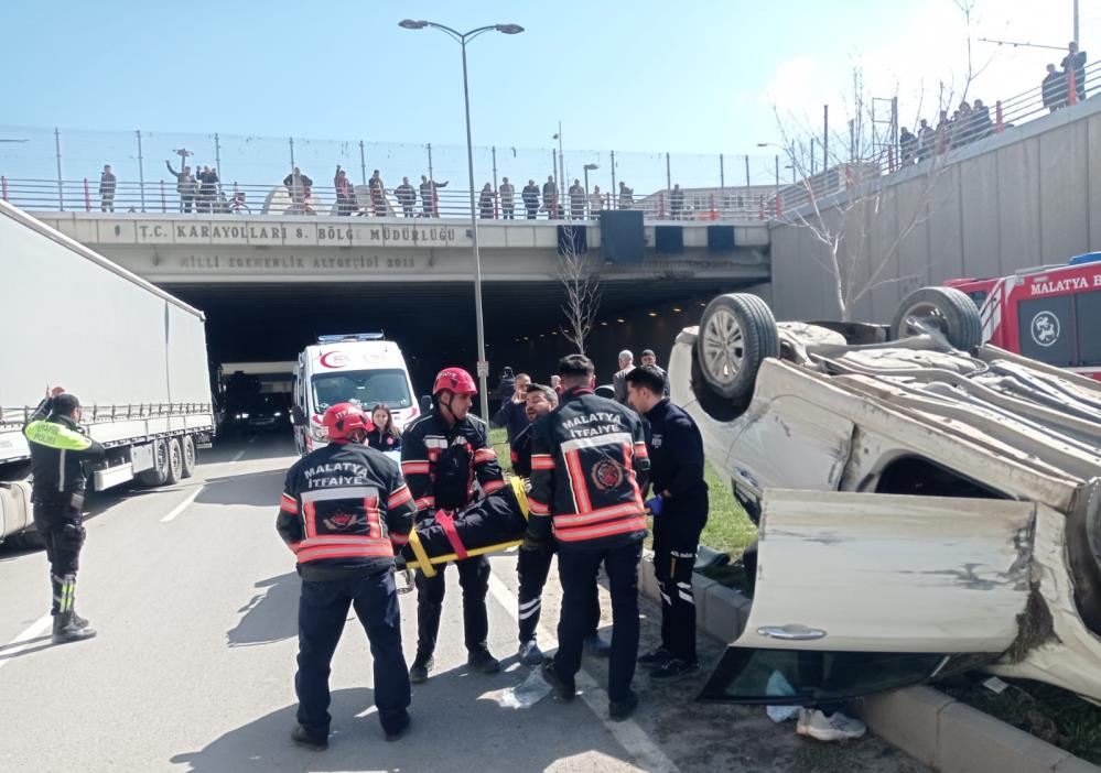 Alt Geçitte Dehşet Araç Takla Attı 2 Kişi Yaralandı