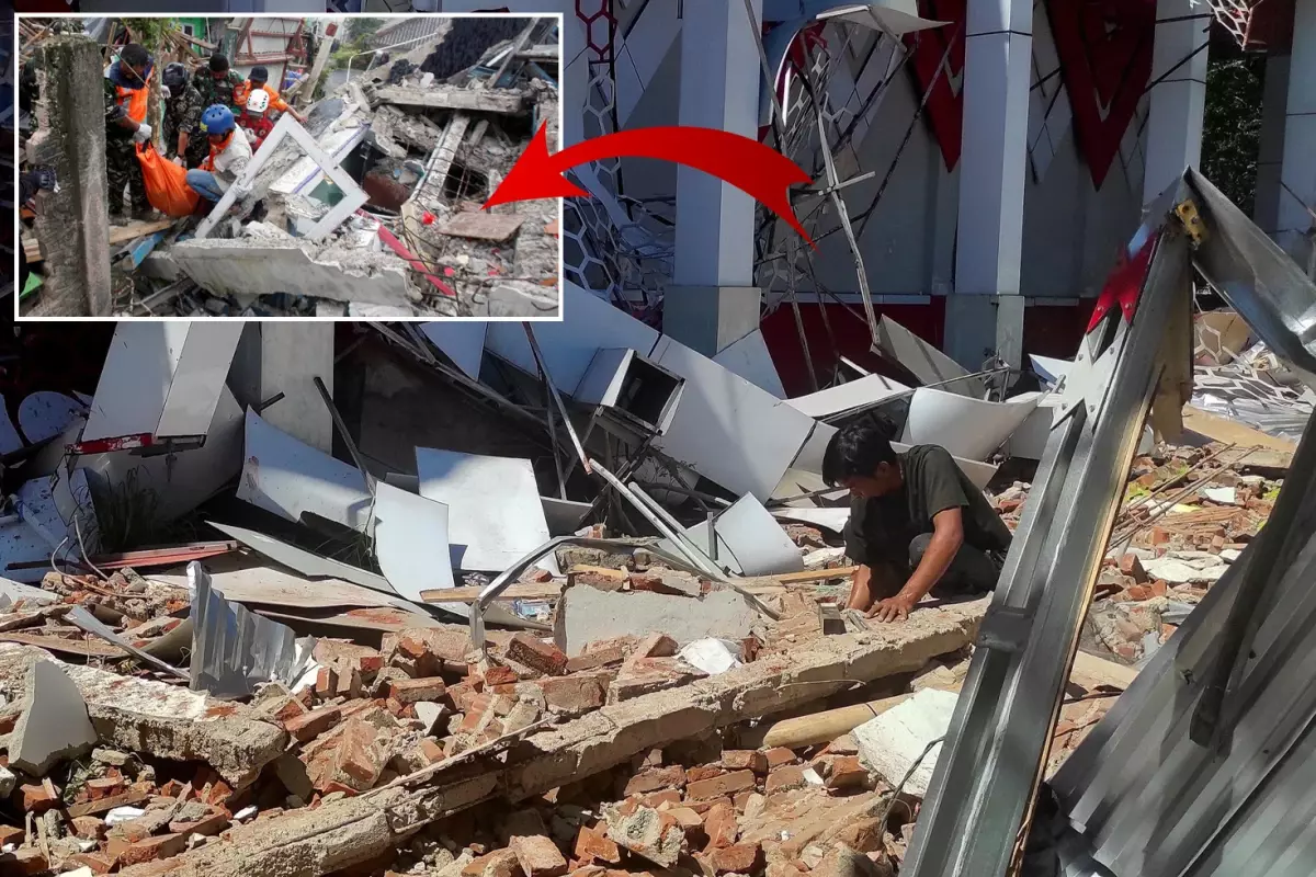 Endonezya 7,4’lük Deprem Panik Yarattı Tsunami Alarmı Verildi