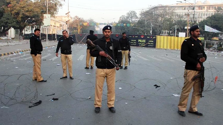 Pakistan’da Polis Karakoluna Bombalı Saldırı Çok Sayıda Ölü Ve Yaralı Var Pakistan’da Polis Karakoluna Bombalı Saldırı Çok Sayıda Ölü Ve Yaralı Var