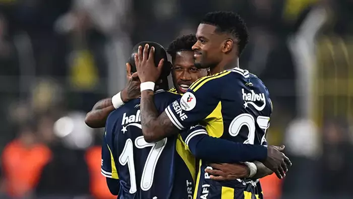 Derbide Penaltı Tartışmasına Son Nokta Trio Kararı Açıkladı Derbide Penaltı Tartışmasına Son Nokta Trio Kararı Açıkladı