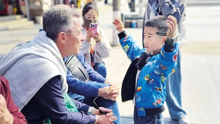Çinli Çocuğun Videosu Nasıl Viral Oldu? Videodaki Türk Doktor Kim Çıktı? Çinli Çocuğun Videosu Nasıl Viral Oldu? Videodaki Türk Doktor Kim Çıktı?