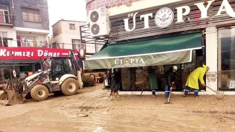 Kadirli’de Sel Felaketi 2 Kişi Hayatını Kaybetti Yüzlerce Ev Ve İş Yeri Zarar Gördü