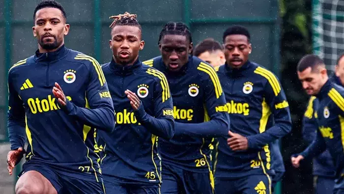 Fenerbahçe’de Kayserispor Maçı Öncesi Kart Alarmı Fenerbahçe’de Kayserispor Maçı Öncesi Kart Alarmı