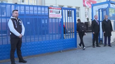 Okullarda Güvenlik Önlemleri Artırıldı Okul Önlerine En Az İki Polis Görevlendirildi