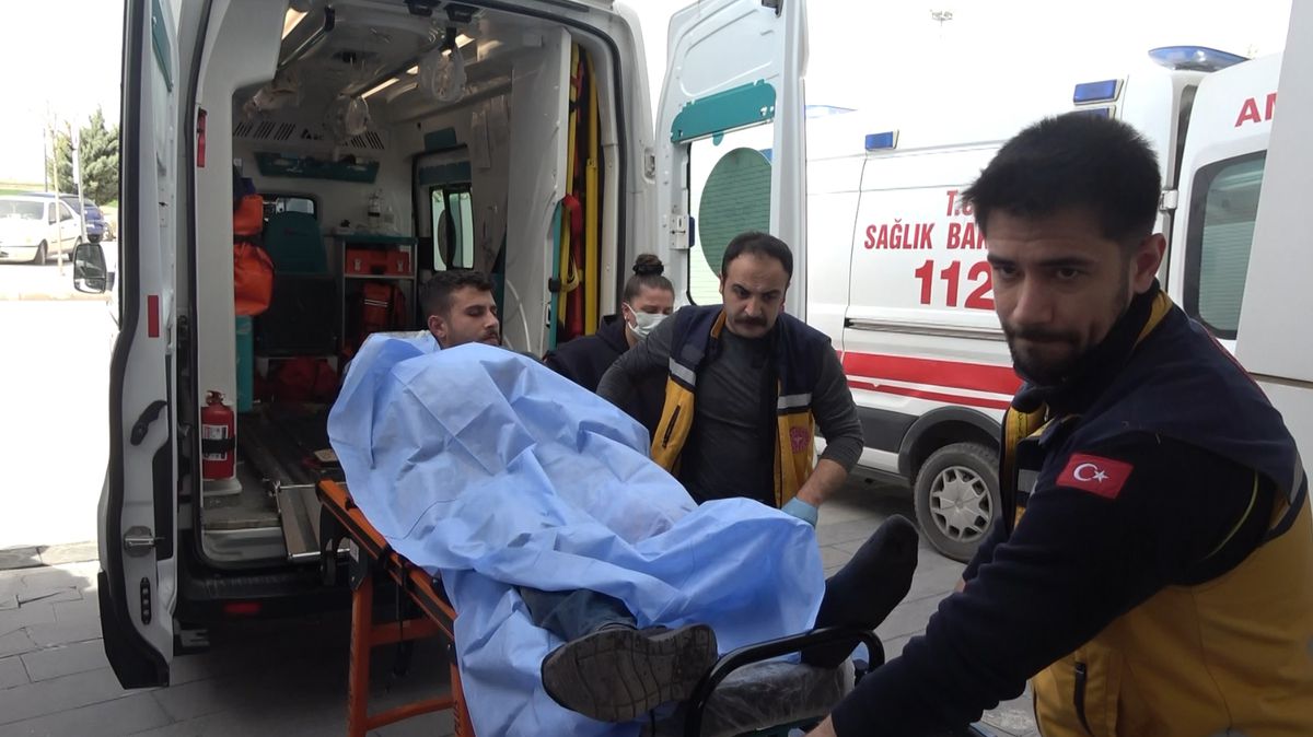 Aksaray’da Kuzeniyle Tartışan Şüpheli Bıçaklayıp Kaçtı Aksaray’da Kuzeniyle Tartışan Şüpheli Bıçaklayıp Kaçtı