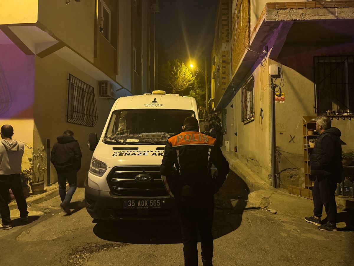 İzmir Buca’da Eşini Tabancayla Vuran Kadın Hayatını Kaybetti İzmir Buca’da Eşini Tabancayla Vuran Kadın Hayatını Kaybetti
