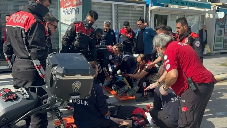 Malatya Battalgazi’de Otomobil İle Yunus Polisi Motosikleti Çarpıştı: 2 Polis Yaralandı