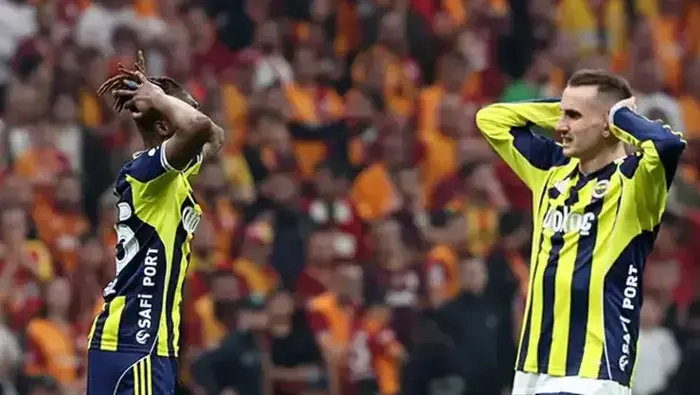Galatasaray Derbide Fenerbahçe’yi 3-0 Yendi Hakem Kararları Tartışıldı