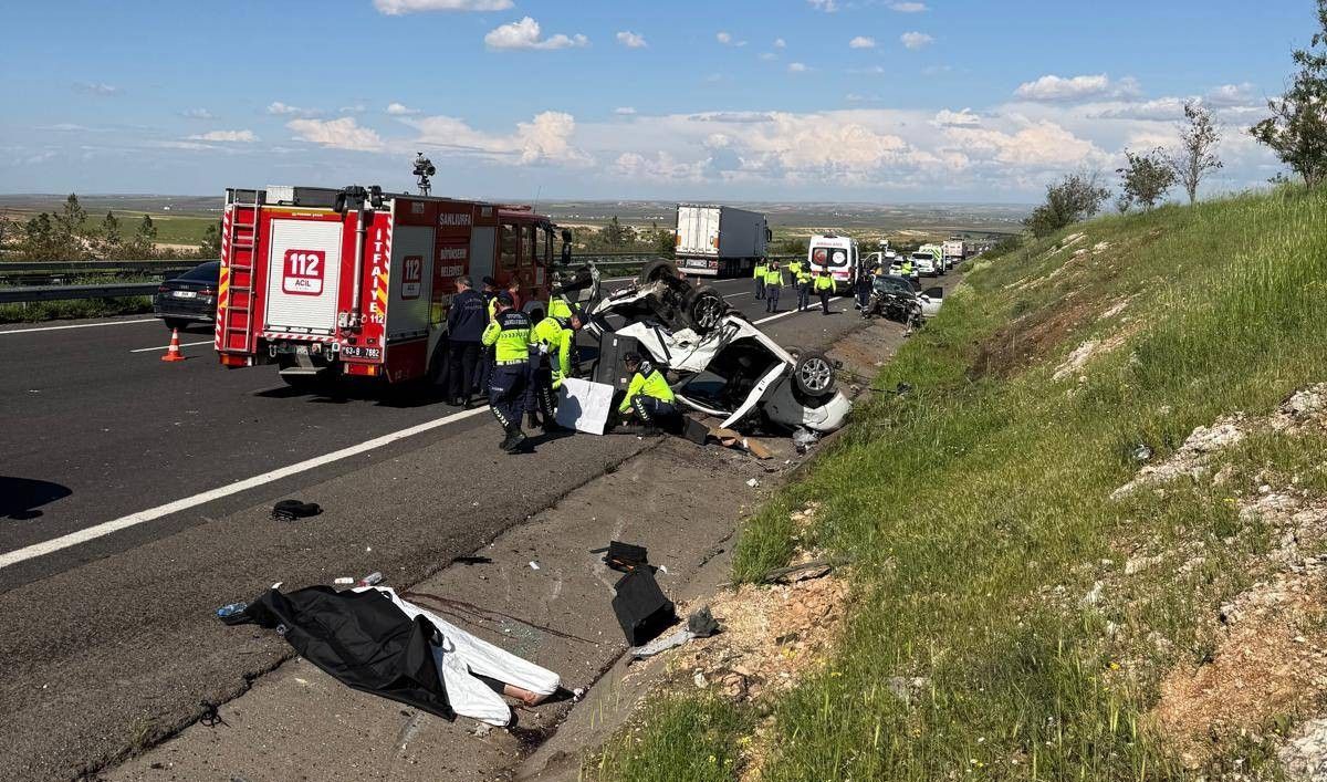 Birecik’te Zincirleme Kaza: 3 Kişi Hayatını Kaybetti 5 Kişi Yaralandı Birecik’te Zincirleme Kaza: 3 Kişi Hayatını Kaybetti 5 Kişi Yaralandı