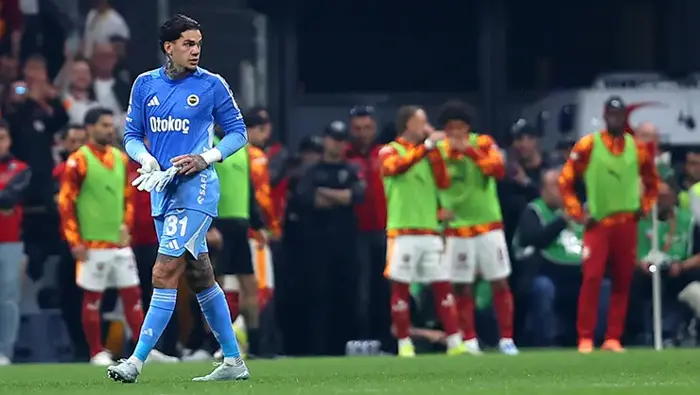 Fenerbahçe’de Ederson Moraes İçin Ayrılık İddiası 22 Milyon Euro Şartı Gündemde Fenerbahçe’de Ederson Moraes İçin Ayrılık İddiası 22 Milyon Euro Şartı Gündemde