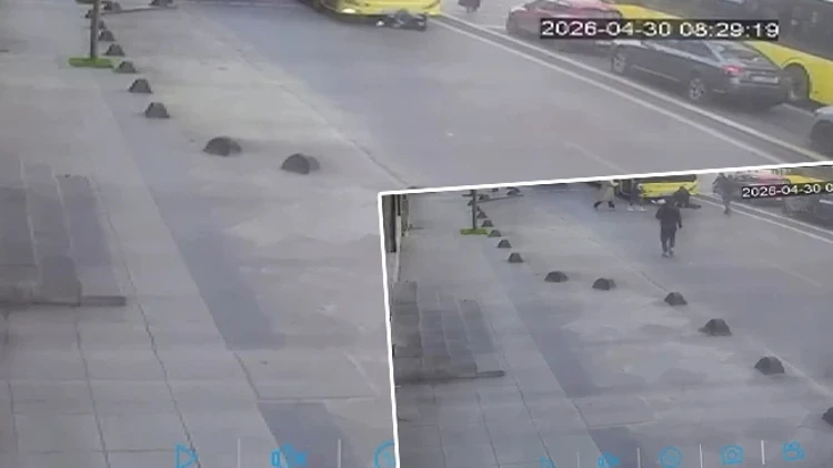 Bağcılar’da Öğrenciye İETT Otobüsü Çarptı Güvenlik Kamerasına Yansıdı Bağcılar’da Öğrenciye İETT Otobüsü Çarptı Güvenlik Kamerasına Yansıdı