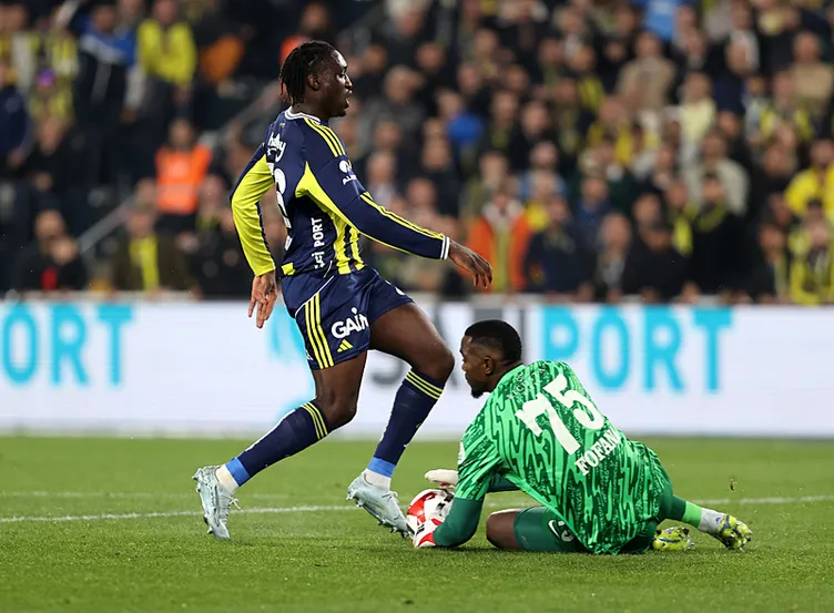 Fenerbahçe’de Sidiki Cherif İçin Ayrılık İddiası Yeni Sezonda Planlar Değişiyor