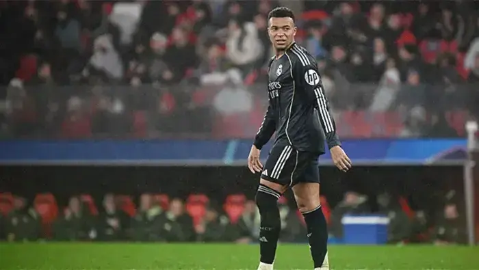 Real Madrid Taraftarından Mbappe İçin İmza Kampanyası Real Madrid Taraftarından Mbappe İçin İmza Kampanyası