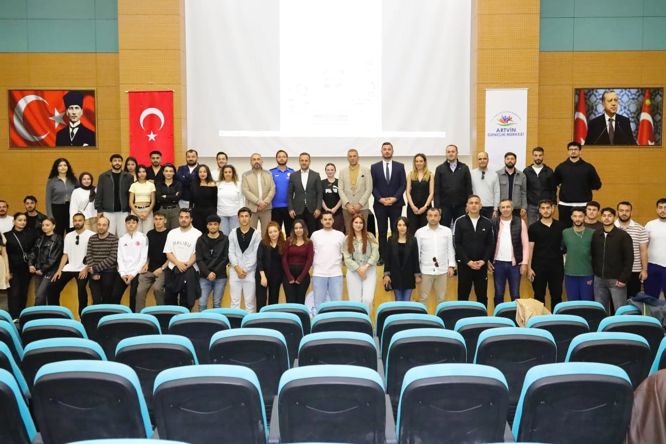 Artvin’de 19 Mayıs Kapsamında “Sporda Etik ve Çocuk Koruma” Eğitimi Düzenlendi Artvin’de 19 Mayıs Kapsamında “Sporda Etik ve Çocuk Koruma” Eğitimi Düzenlendi