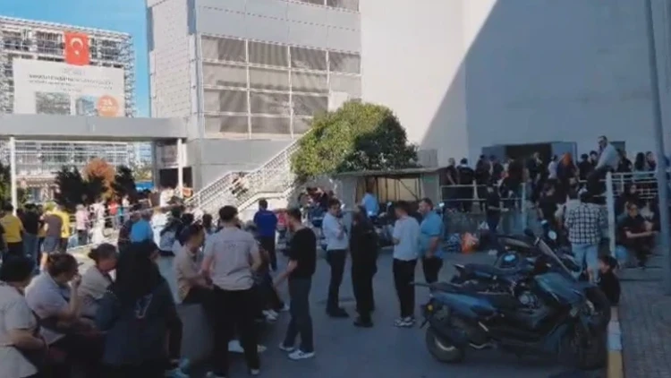 Pendik’te Alışveriş Merkezinde Yangın Çıktı Pendik’te Alışveriş Merkezinde Yangın Çıktı
