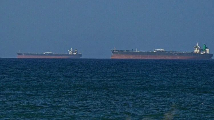 İran’dan Hürmüz Boğazı’nda 5 Süper Tankere Geçiş İzni