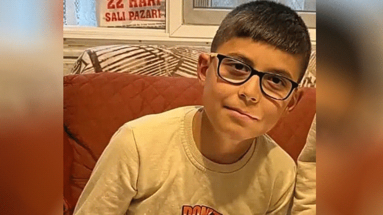 Mersin Silifke’de Traktör Uçuruma Yuvarlandı 10 Yaşındaki Çocuk Hayatını Kaybetti Mersin Silifke’de Traktör Uçuruma Yuvarlandı 10 Yaşındaki Çocuk Hayatını Kaybetti