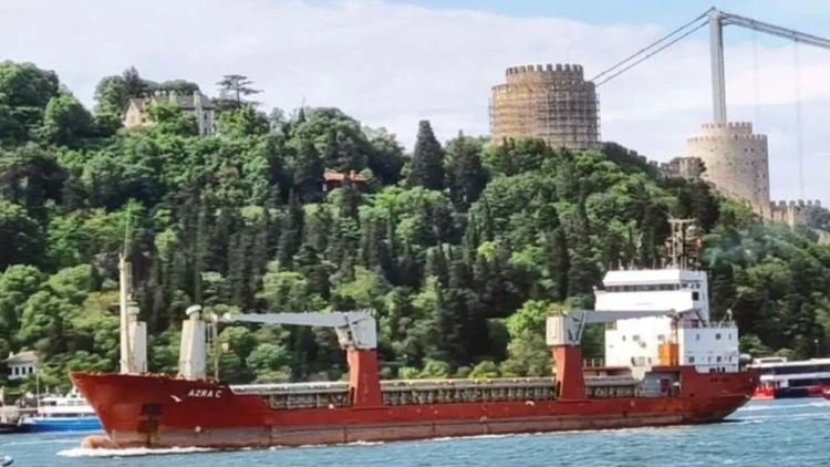 Azra C Gemisinde 4 Denizci Aylardır Mahsur Kaldı