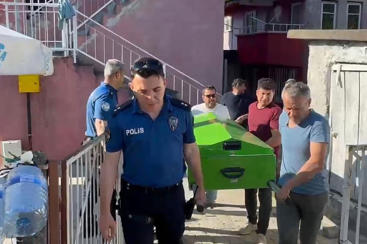 Bartın Amasra’da Emniyet Personeli Evinde Ölü Bulundu Bartın Amasra’da Emniyet Personeli Evinde Ölü Bulundu
