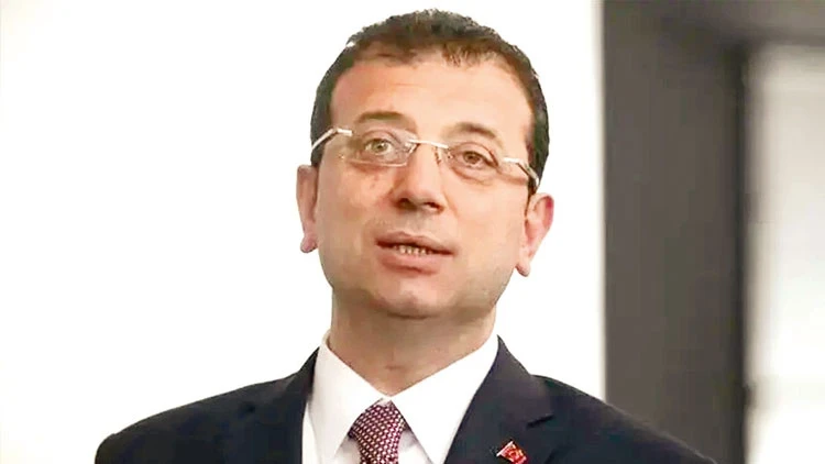 İBB Davasında Ekrem İmamoğlu’na Duruşma Salonunda Doğum Günü Sürprizi İBB Davasında Ekrem İmamoğlu’na Duruşma Salonunda Doğum Günü Sürprizi
