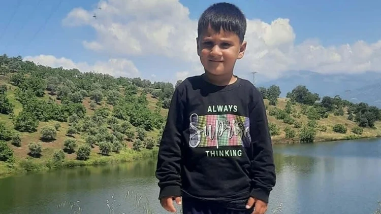 İzmir Beydağ’da 4 Yaşındaki Çocuk Sulama Havuzunda Hayatını Kaybetti İzmir Beydağ’da 4 Yaşındaki Çocuk Sulama Havuzunda Hayatını Kaybetti