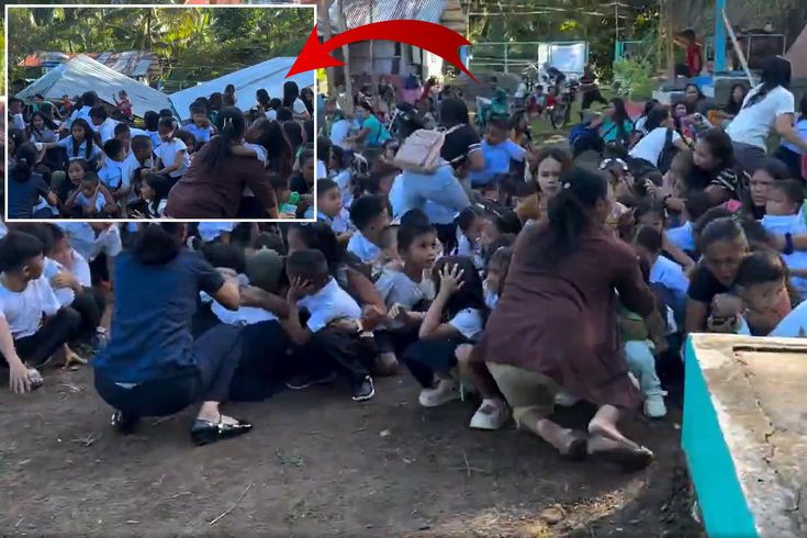 Filipinler’de 7,8’lik Deprem Öğrencileri Tören Alanında Yakaladı