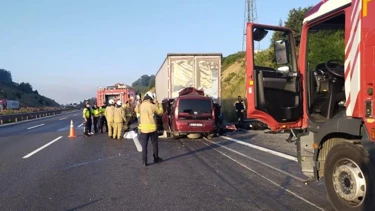 Çekmeköy’de Feci Kaza Nasıl Oldu: TIR’a Çarpan Araçta Biri Bebek 3 Kişi Hayatını Kaybetti