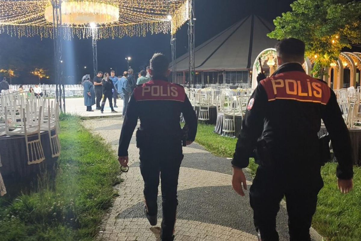Kütahya'da Mezuniyet Balosunda Ne Oldu Yan Bakma Kavgası Kanlı Bitti Kütahya'da Mezuniyet Balosunda Ne Oldu Yan Bakma Kavgası Kanlı Bitti