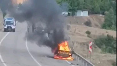 Adana’da Seyir Halindeki Otomobil Alevlere Teslim Oldu