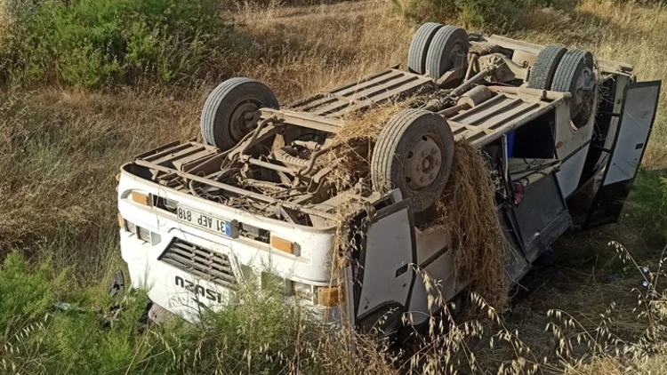 Amasya'da Tarım İşçilerini Taşıyan Minibüs Devrildi! 16 Kişi Yaralandı