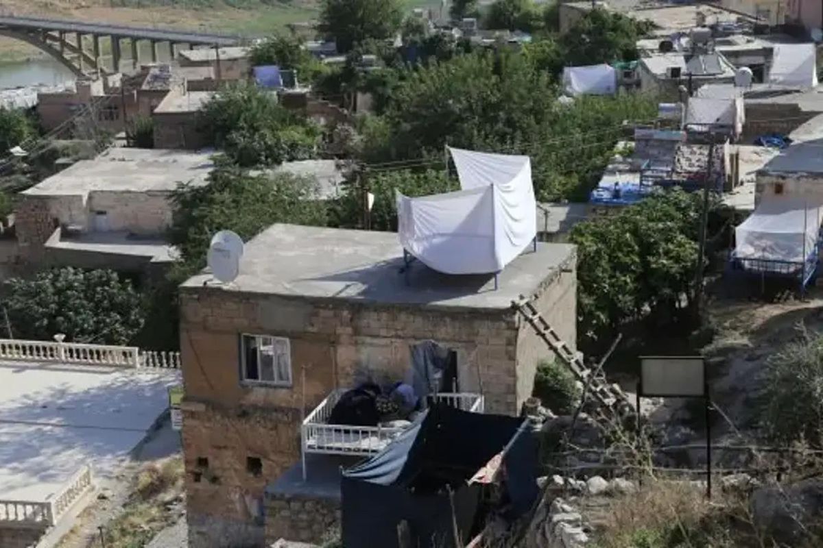 Mardin'de Damda Uyuyan 12 Yaşındaki Kız Çocuğu Kurşunla Yaralandı Mardin'de Damda Uyuyan 12 Yaşındaki Kız Çocuğu Kurşunla Yaralandı