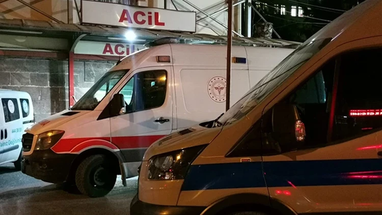 İzmir’de Apart Otelde Şüpheli Ölüm: Banyoda Hareketsiz Bulundu