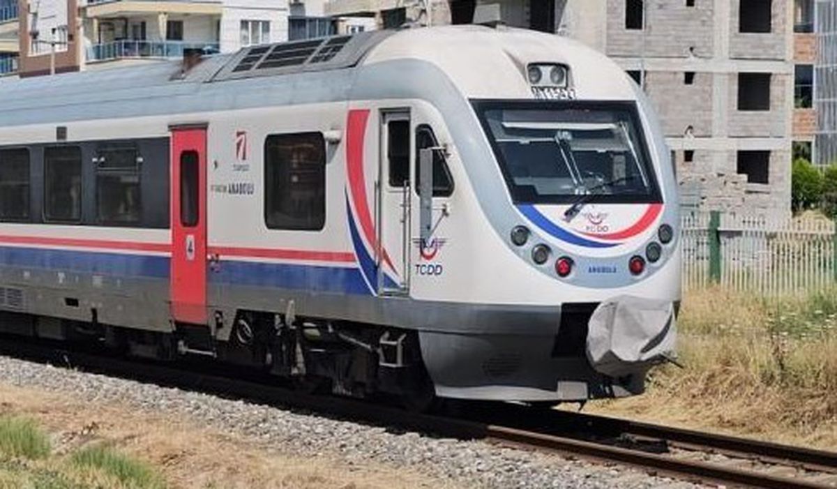 Söke’de Yük Treni Kazası: 48 Yaşındaki Dilek Karabatak Hayatını Kaybetti Söke’de Yük Treni Kazası: 48 Yaşındaki Dilek Karabatak Hayatını Kaybetti