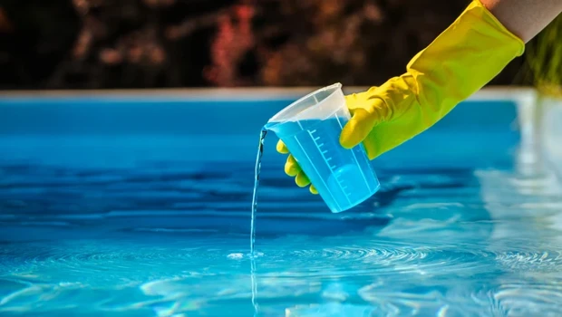 Havuza Girenler Dikkat: Klor Ve Asit Yan Yana Geldiğinde Tehlike Büyüyor