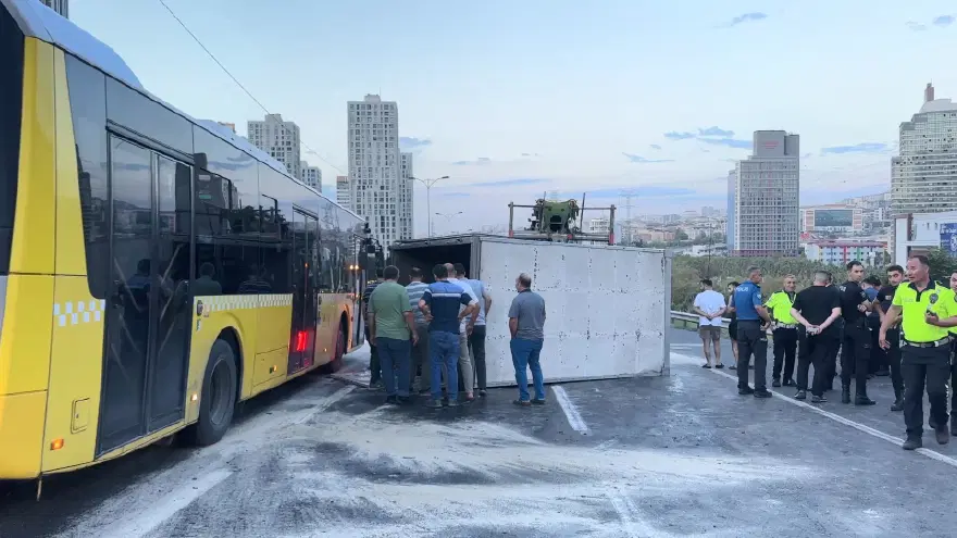 İstanbul’da Kuvvetli Sağanak Kazaları Beraberinde Getirdi: 10 Kişi Yaralandı
