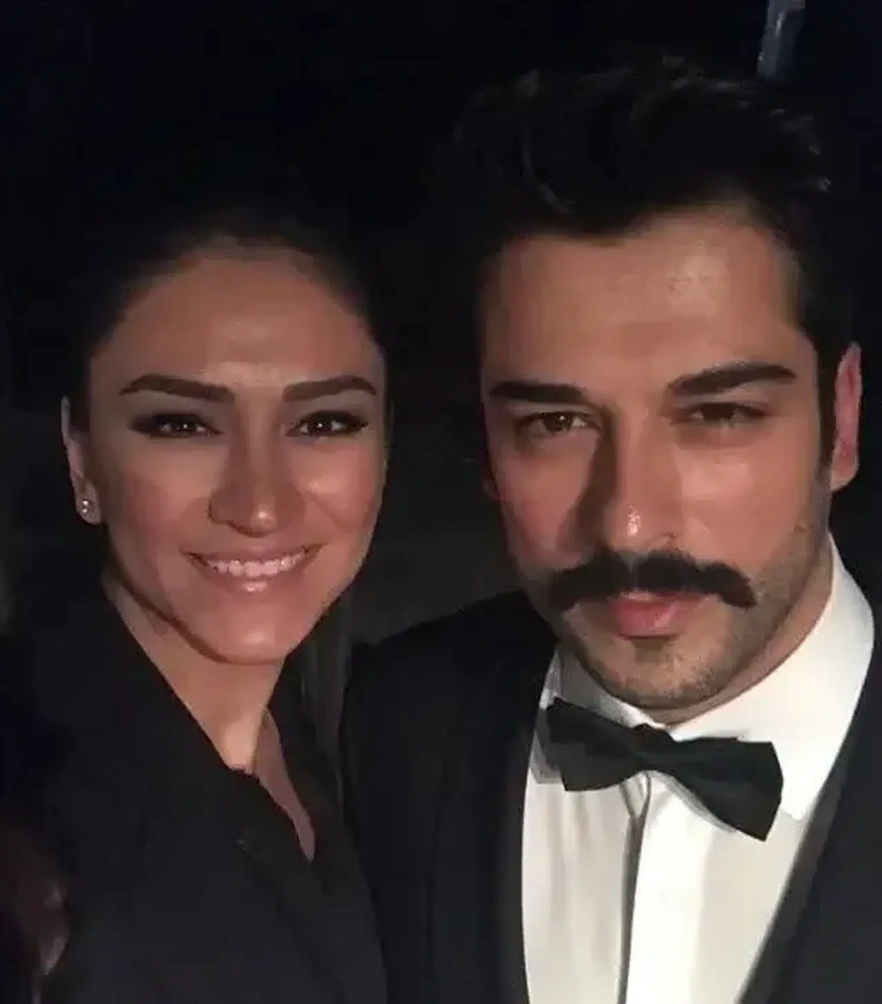 Burak Özçivit’in Kız Kardeşi Burçun Özçivit Kimdir? Eşi, Yaşı Ve Hayatı Merak Ediliyor Burak Özçivit’in Kız Kardeşi Burçun Özçivit Kimdir? Eşi, Yaşı Ve Hayatı Merak Ediliyor