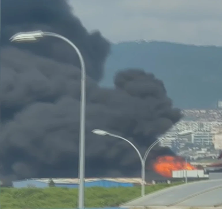 İstanbul’da Çifte Alarm: Başakşehir’de Göçük, Tuzla’da Fabrika Yangını İstanbul’da Çifte Alarm: Başakşehir’de Göçük, Tuzla’da Fabrika Yangını