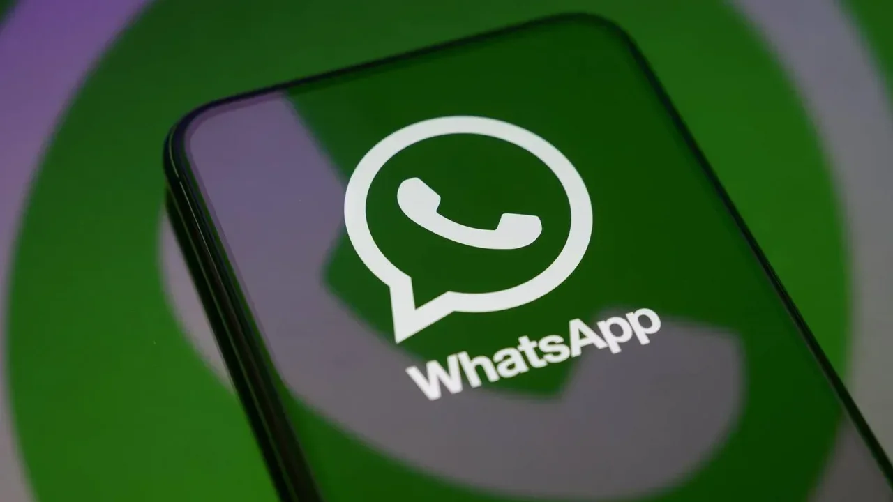 WhatsApp Mesaj Menüsü Değişiyor: iPhone İçin Liquid Glass Tasarımı Geliyor