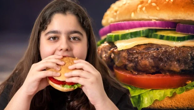 Haftada 5 Hamburger Yediler: Kolesterol Ve Damar Sonuçları Şaşırttı