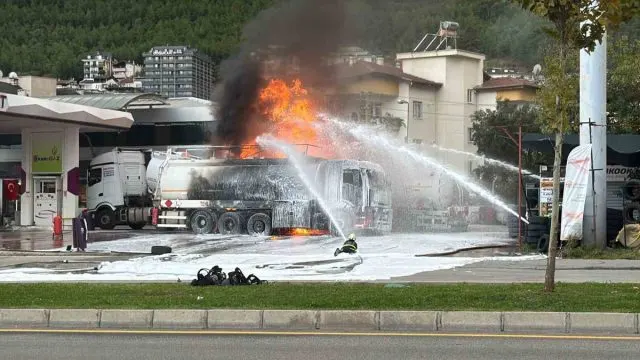 Denizli Pamukkale'de Akaryakıt İstasyonunda Patlama: Bir Kişi Ağır Yaralandı
