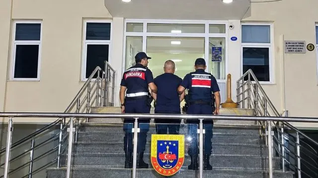 İzmir Dikili’de 11 Suçtan Aranan Hükümlü Yakalandı İzmir Dikili’de 11 Suçtan Aranan Hükümlü Yakalandı
